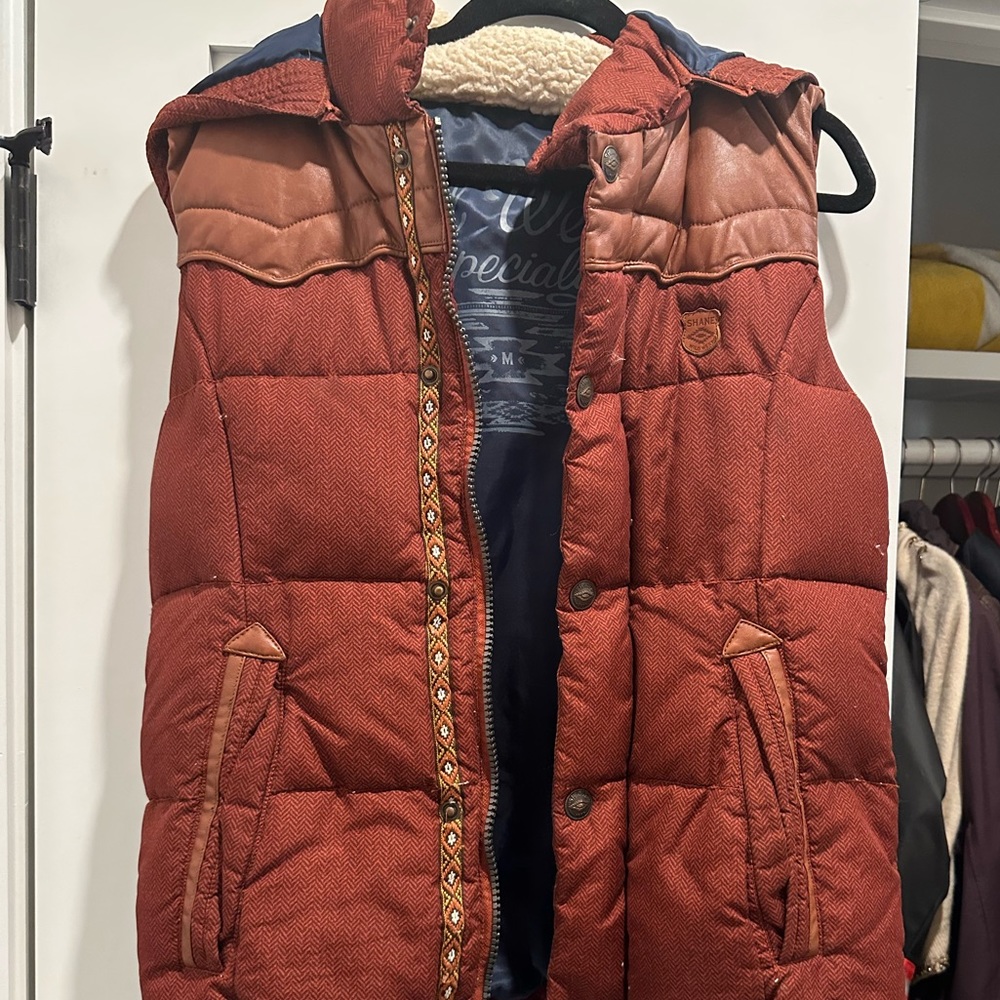 Shane brand red puffer vest winter warm hooded M